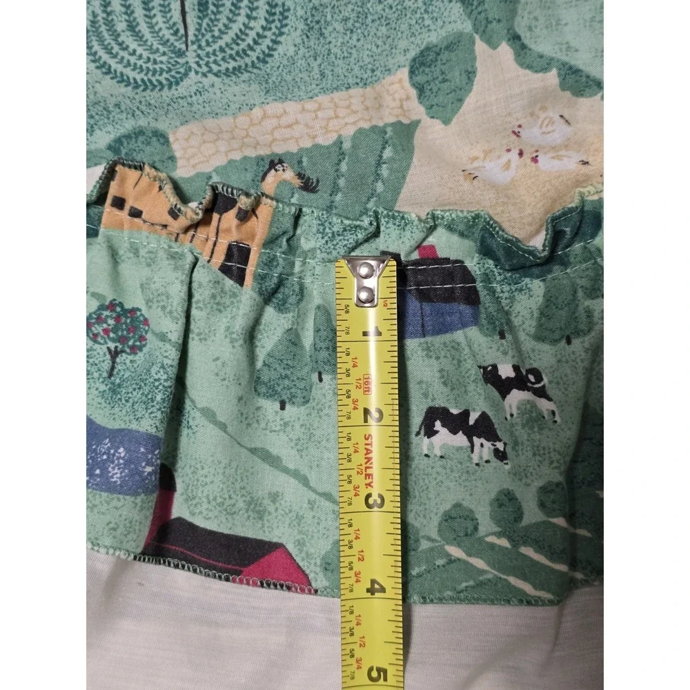 Round Accent Table Cloth 27 Inches Around, Cowboys, Farm Country Collectible (U)